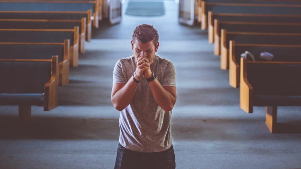 Heroes: Homem orando a Deus