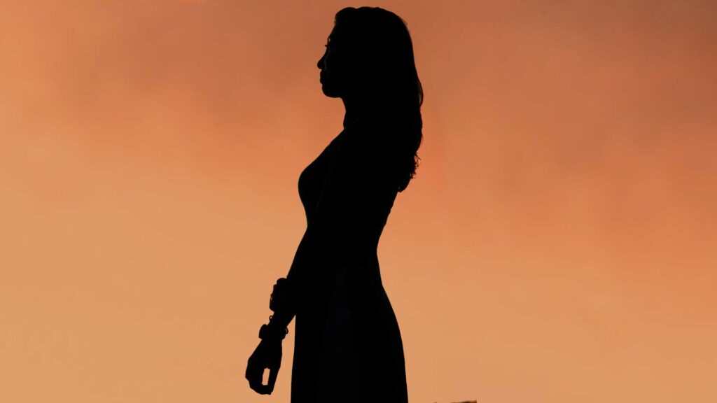 7 Things to Learn From the Strongest Man in the Bible 23 Heroes: Woman in silhouette
