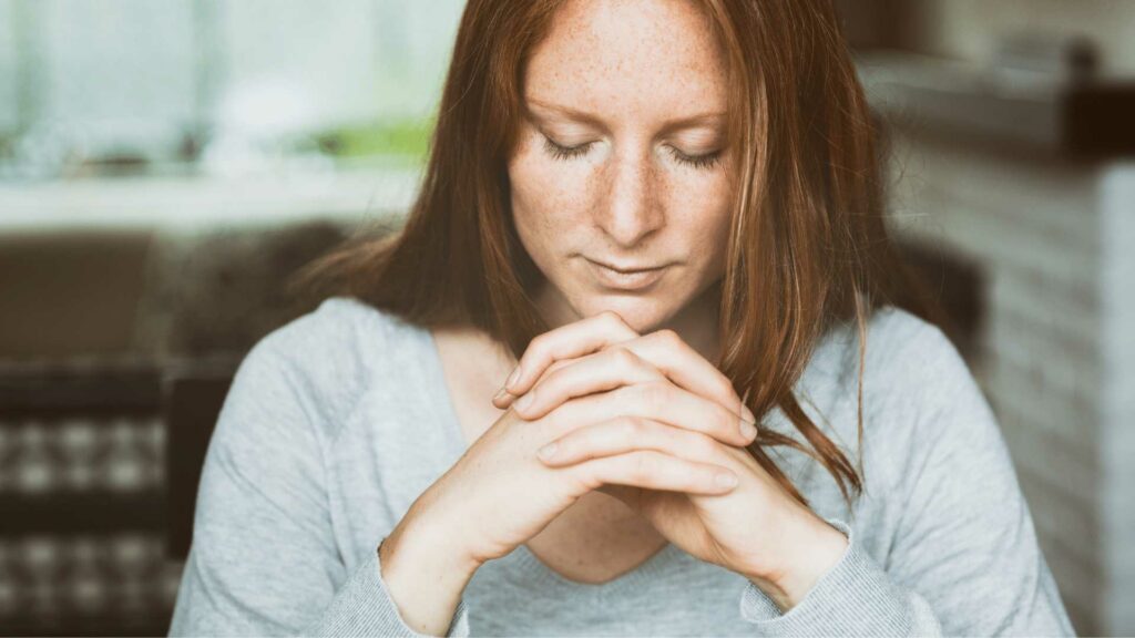 7 Hacks on Learning to Pray Smart in This Fast-paced World 18 Heroes: Woman Praying 2