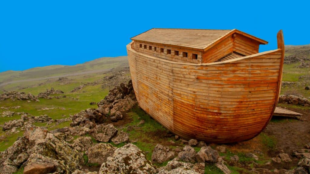 5 Interesting Facts About Noah and the Great Flood 10 Heroes: Noah's ark