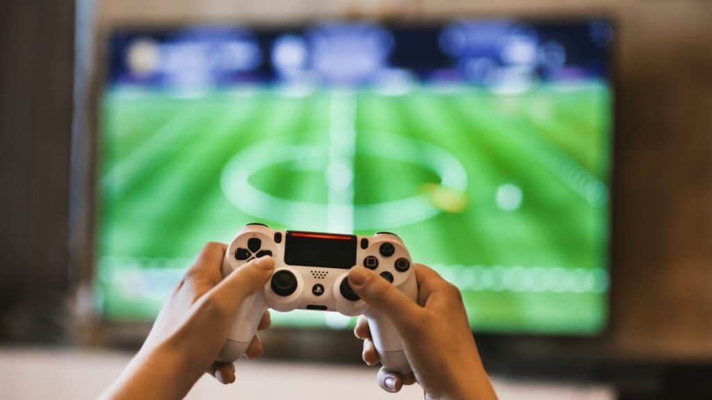 Who Were the “Heroes” Behind the Game Development of Heroes? 17 Heroes: Playing a soccer video game