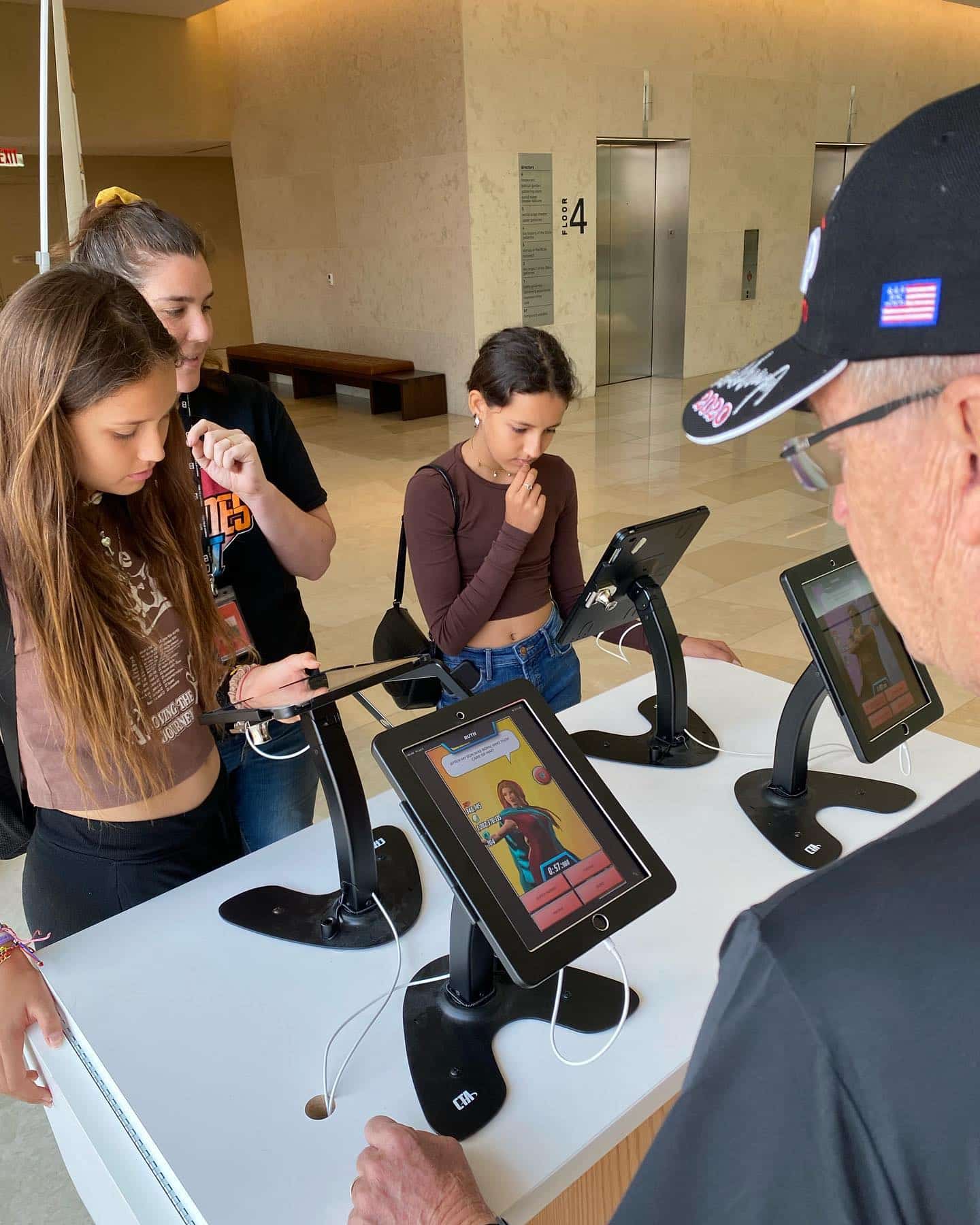 Museu da Bíblia: 7 exposições imperdíveis para todos 37 playing Heroes Bible Trivia Gamne