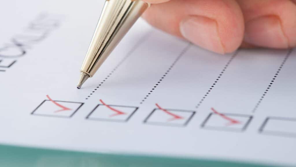 How Much Average Screen Time is Good for Teens? A Curation 50 Heroes: Checklist