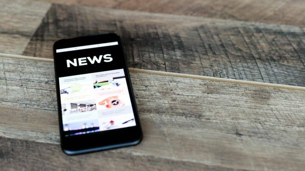 How Much Average Screen Time is Good for Teens? A Curation 39 Heroes: News on mobile phone