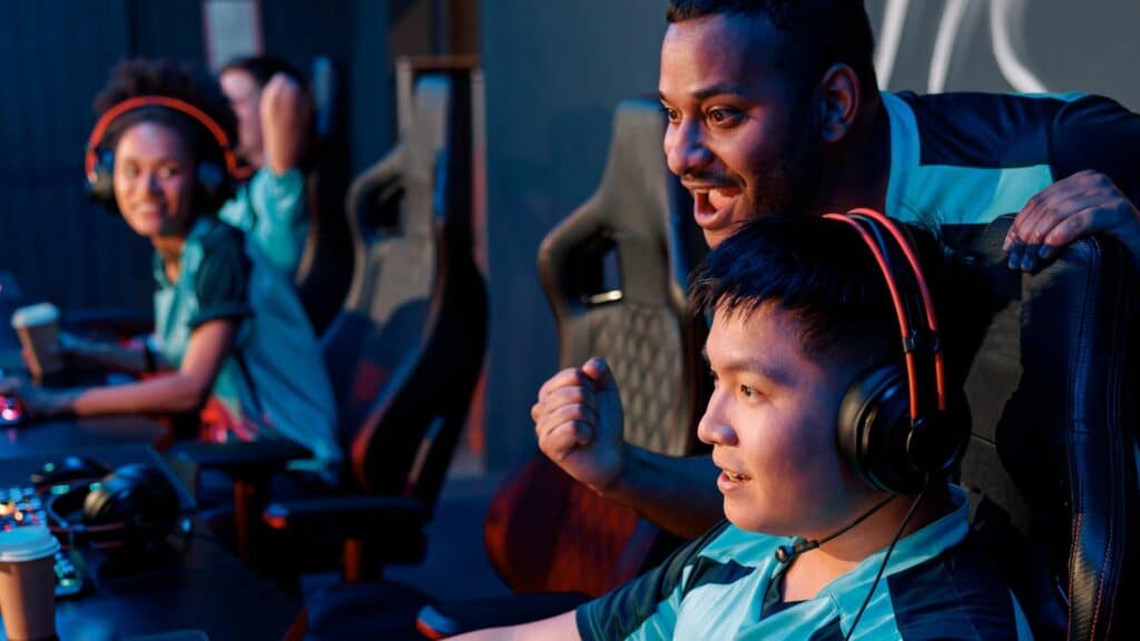 How Much Average Screen Time is Good for Teens? A Curation 36 Heroes: Boys playing online computer games