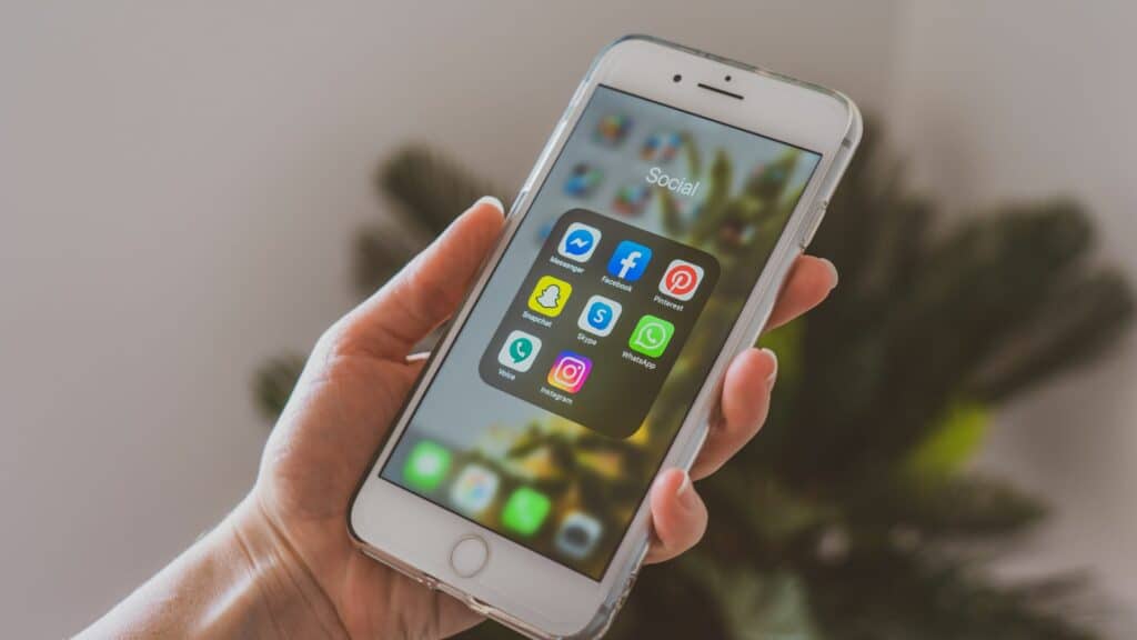 How Much Average Screen Time is Good for Teens? A Curation 38 Heroes: Holding a smartphone