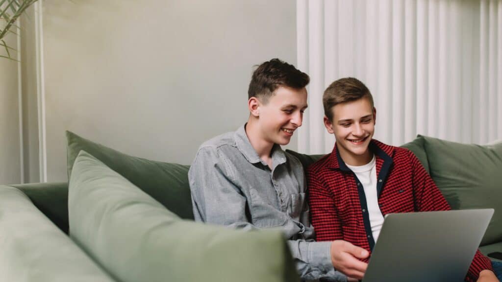 How Much Average Screen Time is Good for Teens? A Curation 42 Heroes: Boys watching something on a laptop