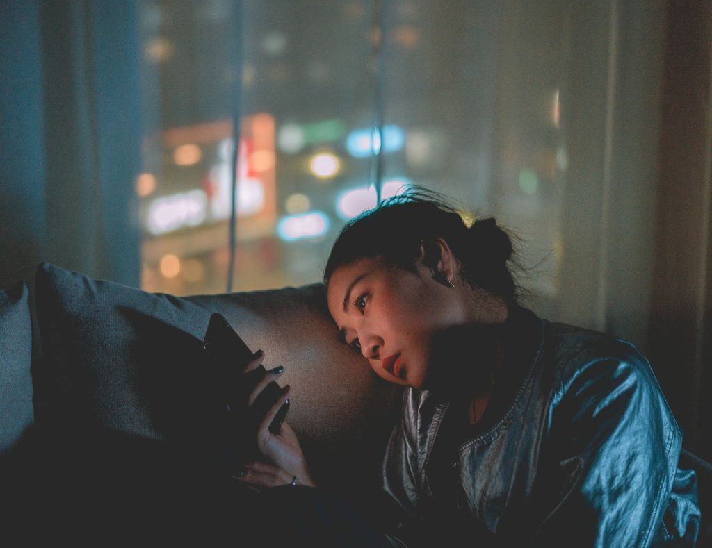 How Much Average Screen Time is Good for Teens? A Curation 44 Heroes: Teenager feeling tired of screen